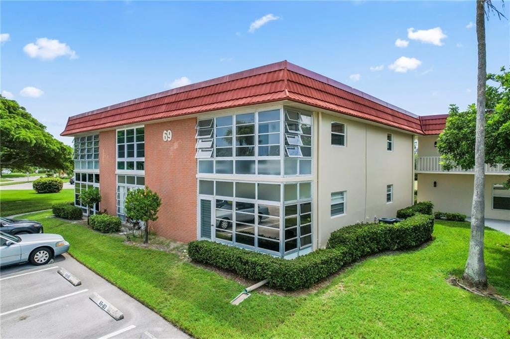 69 Royal Oak Court 203