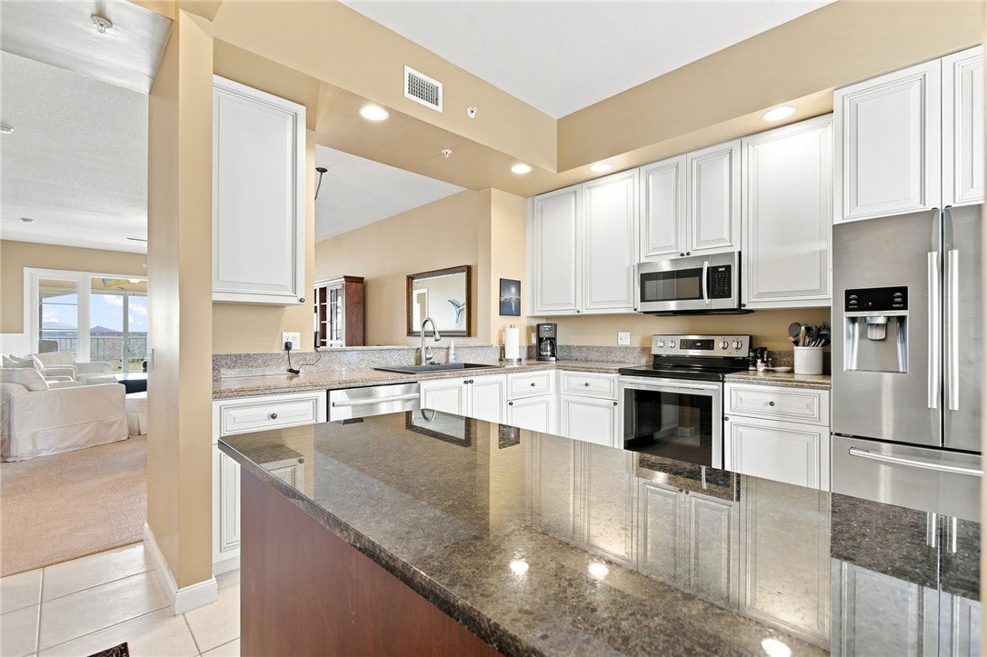 34 Harbour Isle Drive W PH05