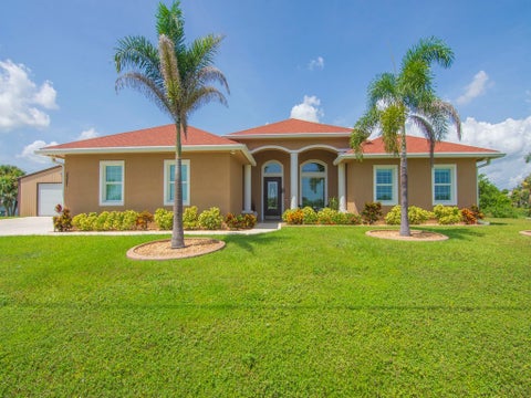 5327 N Old Dixie Highway, Fort Pierce, FL 34946