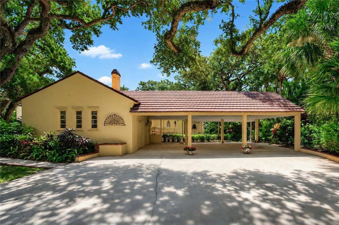 940 Sandfly Lane