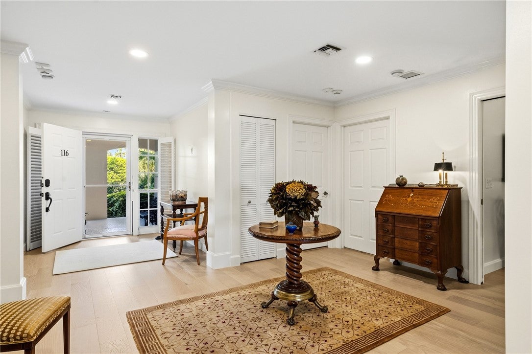 1250 W Southwinds Boulevard 116