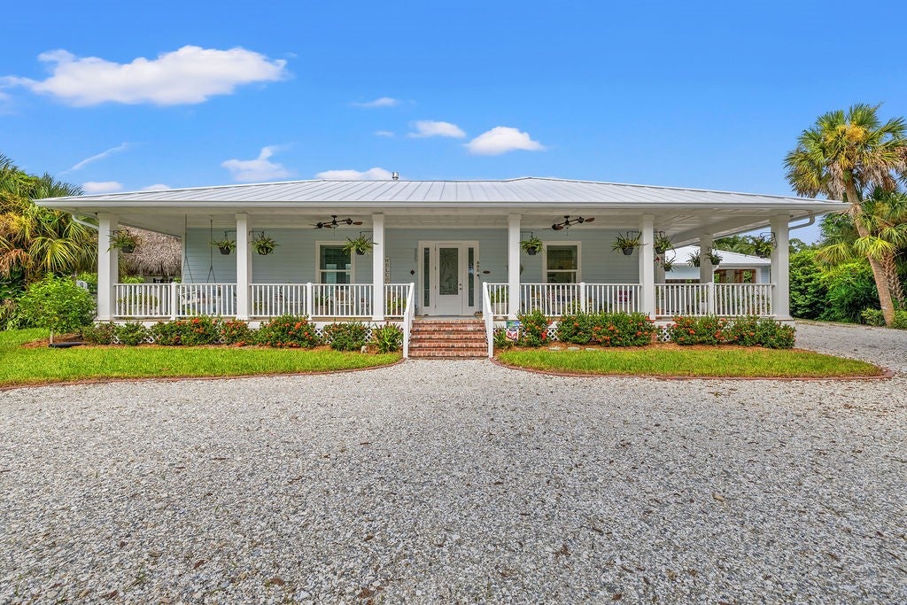 885 44th Court