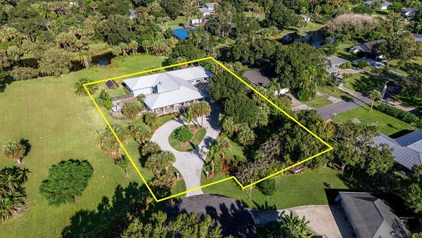 885 44TH CT, VERO BEACH, FL 32966 - Image 31ae1d5149abbd5fabd20331b8cc8a3d/328194224