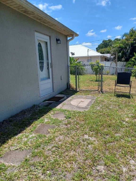 View of yard featuring a gate