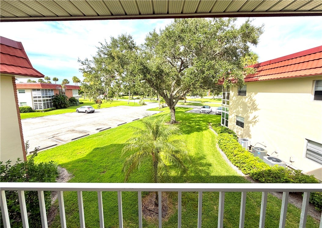 9 Vista Palm Lane 202