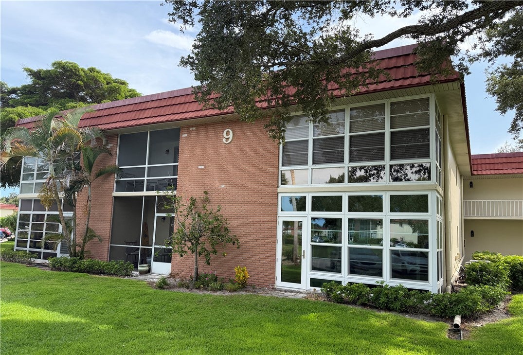 9 Vista Palm Lane 202