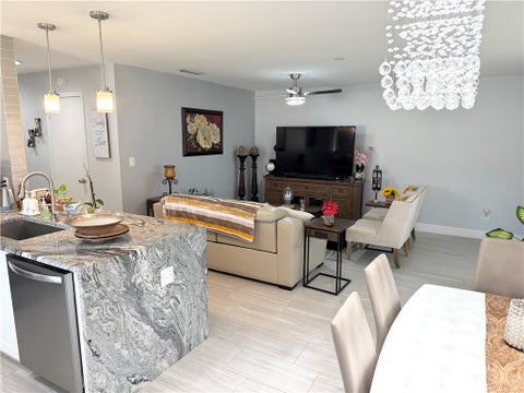 9 Vista Palm Lane 202, Vero Beach, FL 32962