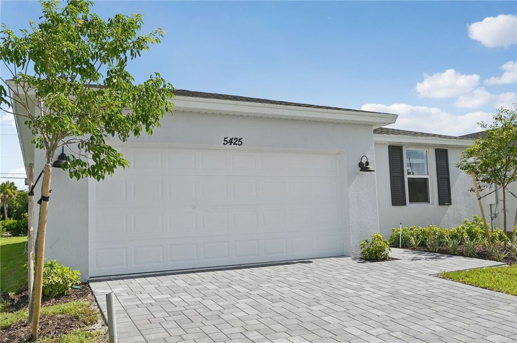 Photo of 5425 Hampton Park Circle, Vero Beach, FL 32966 (MLS # 291582)