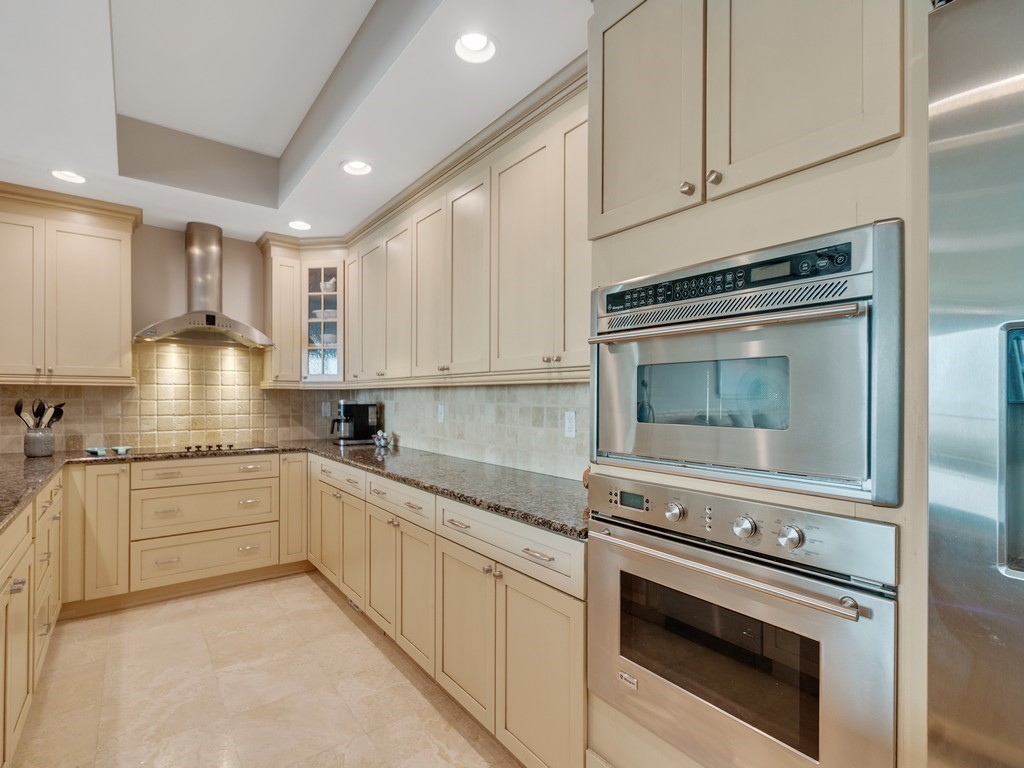 3135 Highway A1a 202