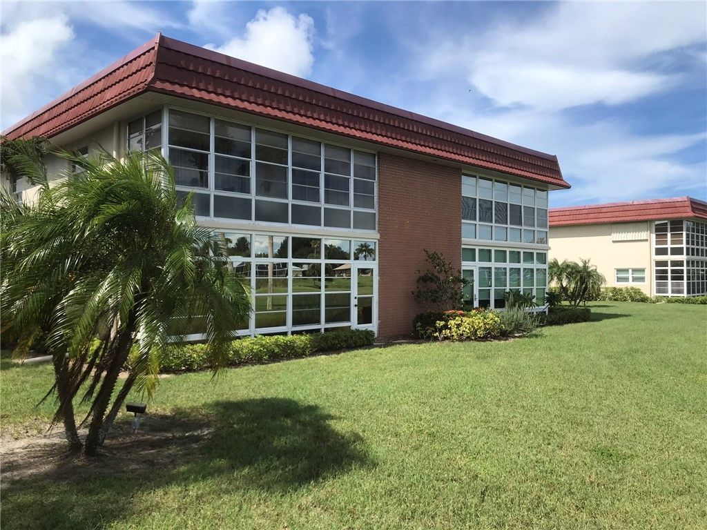Photo of 35 Pine Arbor Lane #201, Vero Beach, FL 32962 (MLS # 291293)