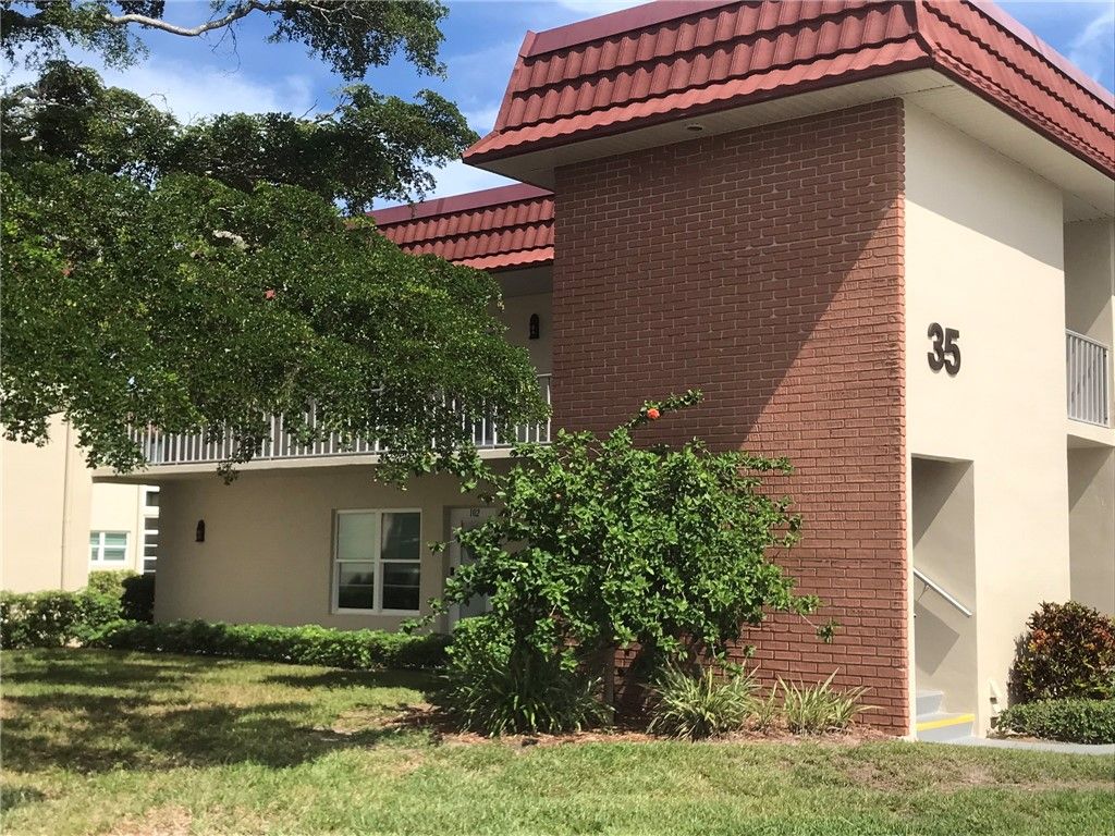 Photo of 35 Pine Arbor Lane #201, Vero Beach, FL 32962 (MLS # 291293)