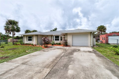 9884 Pine Street, Micco, FL 32976