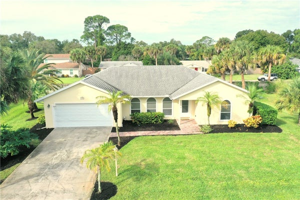 745 38TH CT, VERO BEACH, FL 32968 - Image 455d959074e6b25e3997036be4bcaed0/3374496591