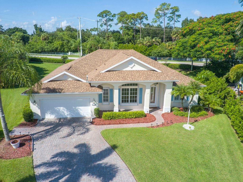 Photo of 305 Bourdeaux Drive SW, Vero Beach, FL 32968 (MLS # 291374)