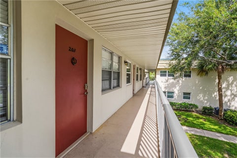 47 Vista Gardens Trail 203, Vero Beach, FL 32962
