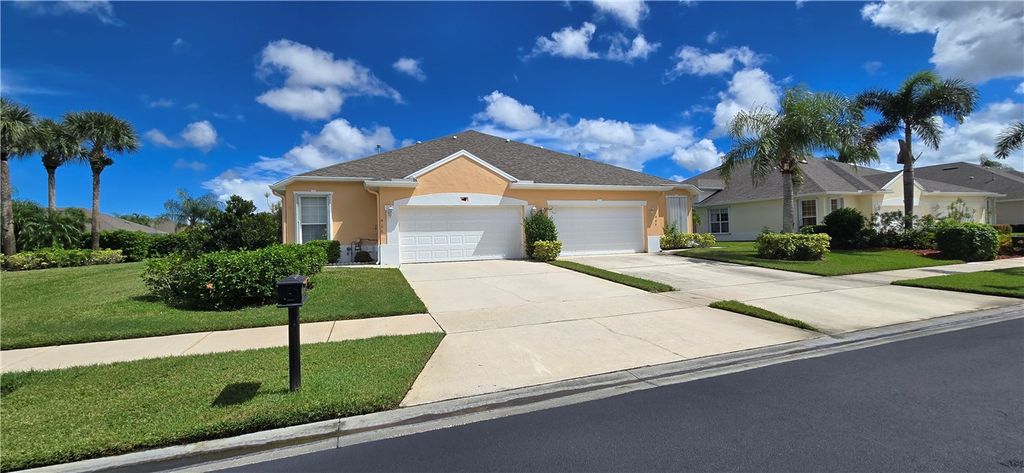Photo of 406 W Tangerine Square SW, Vero Beach, FL 32968 (MLS # 291413)