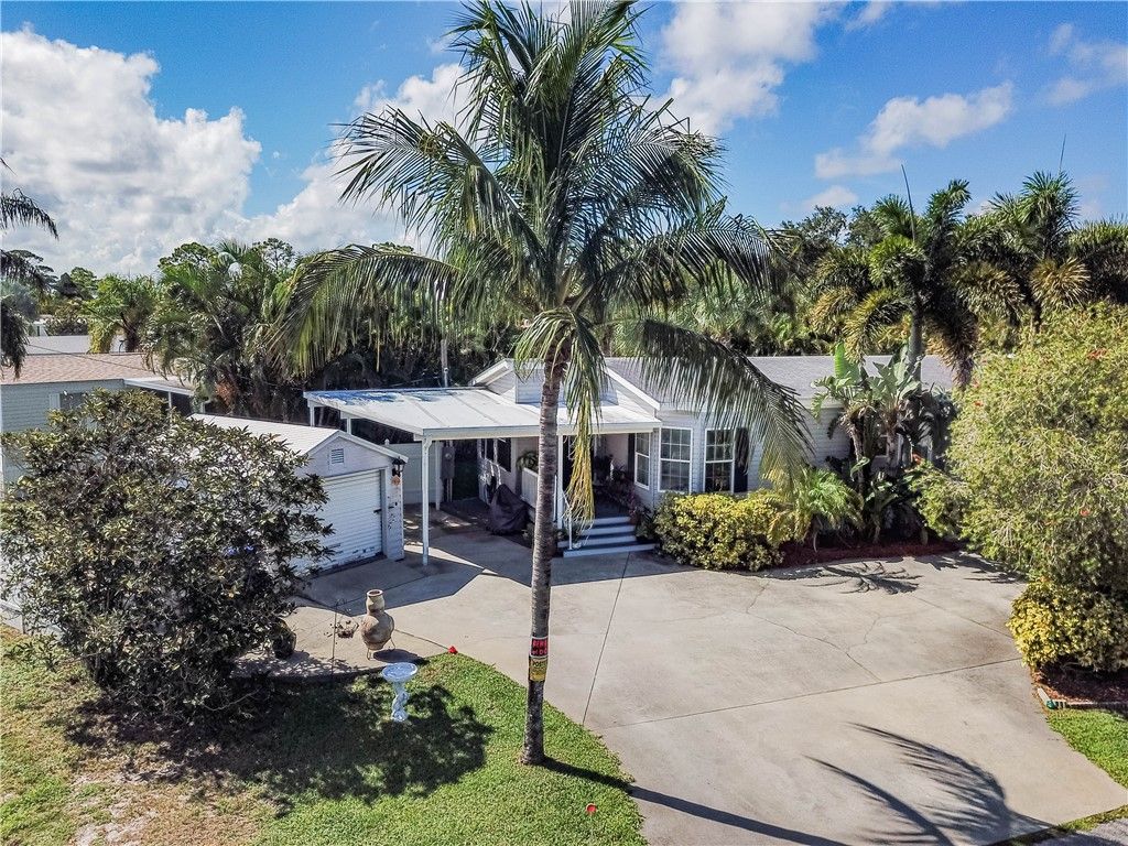 Photo of 301 Valencia Street, Sebastian, FL 32958 (MLS # 290254)