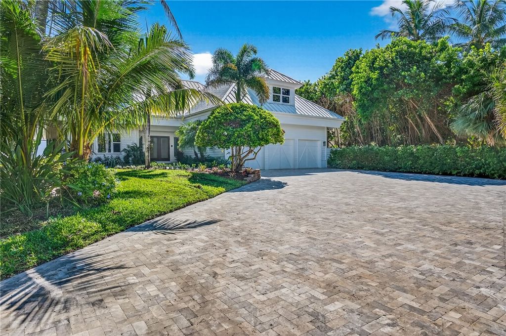 Photo of 906 Holoma Drive, Vero Beach, FL 32963 (MLS # 291098)