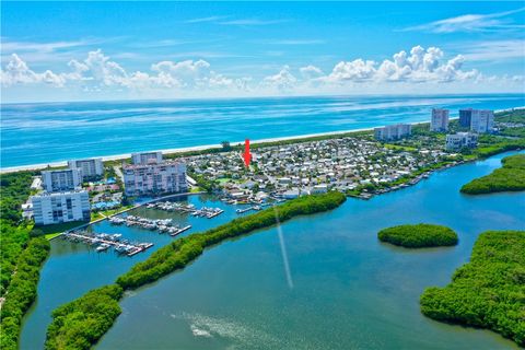 A home in Hutchinson Island