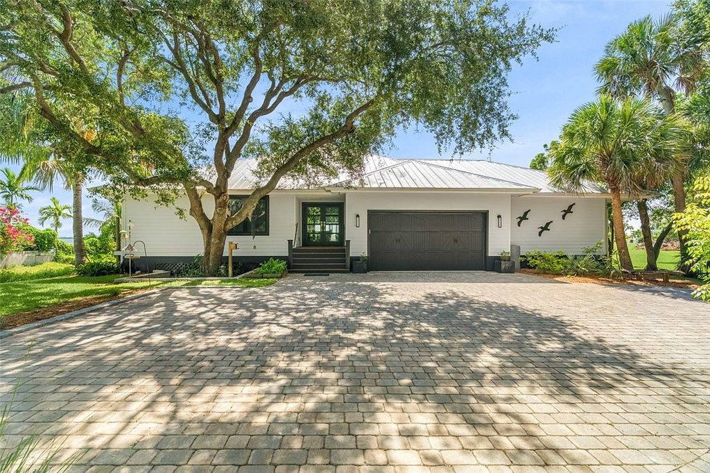 Photo of 11280 S Indian River Drive, Sebastian, FL 32958 (MLS # 289897)