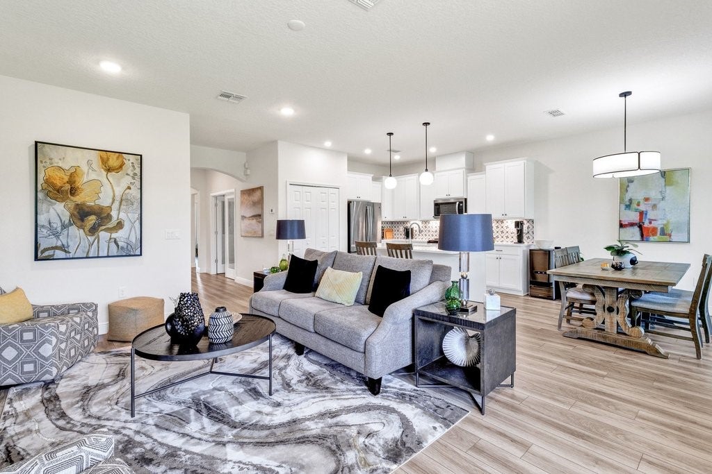 6180 Red Maple Manor