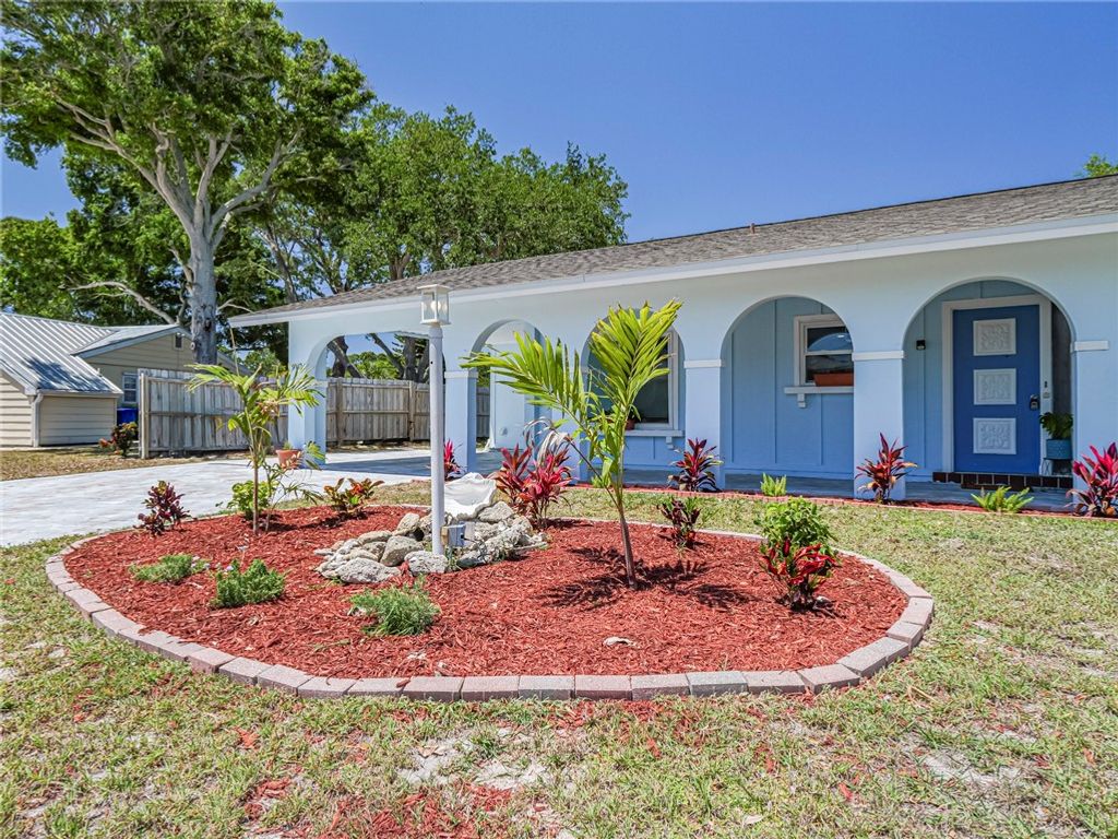Photo of 902 Canal Circle, Sebastian, FL 32958 (MLS # 287401)
