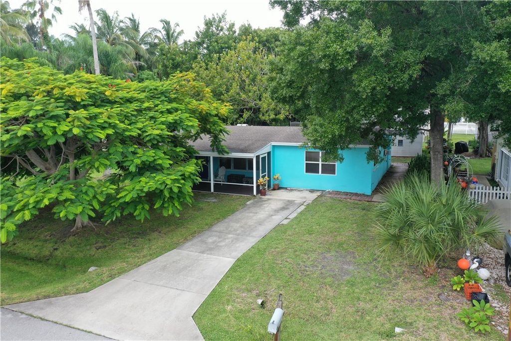 Photo of 1411 4th Court, Vero Beach, FL 32960 (MLS # 291103)