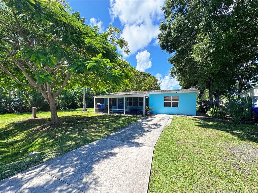 Photo of 1411 4th Court, Vero Beach, FL 32960 (MLS # 291103)