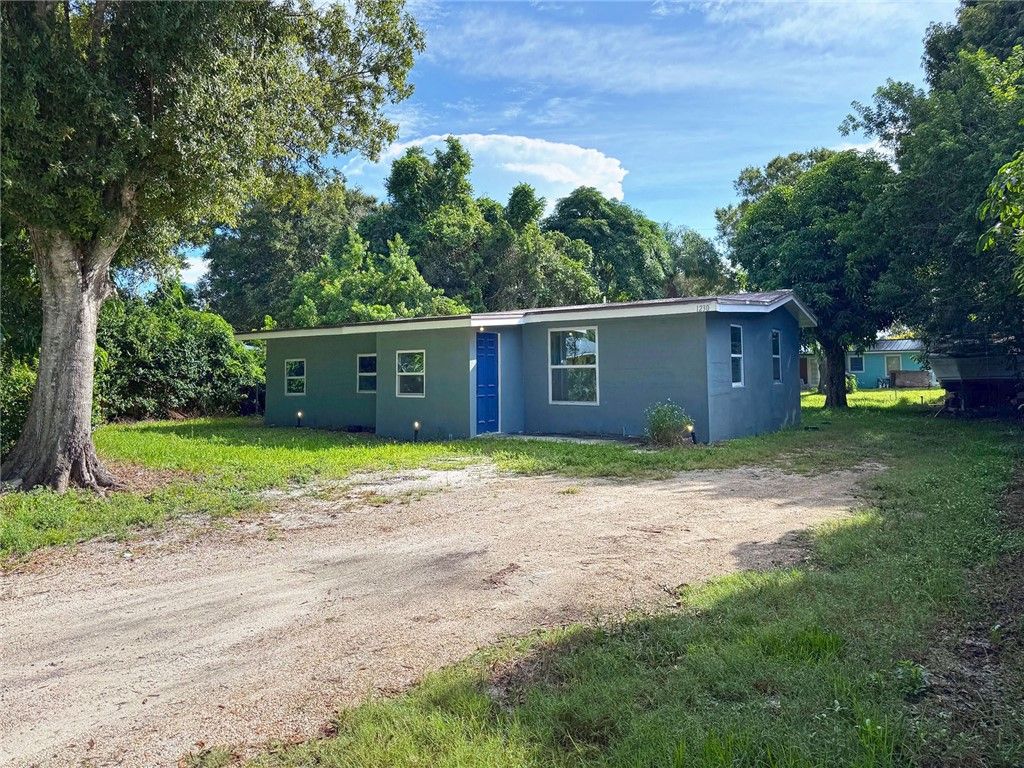 Photo of 1230 14th Avenue, Vero Beach, FL 32960 (MLS # 291425)