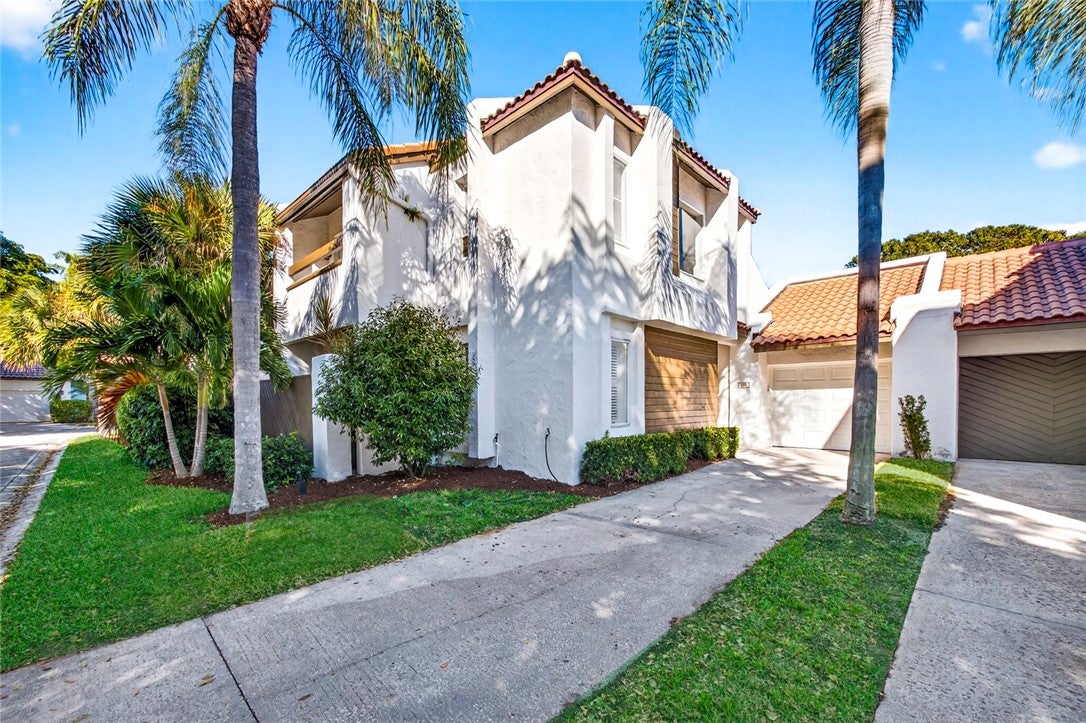 2190 Via Fuentes 2190