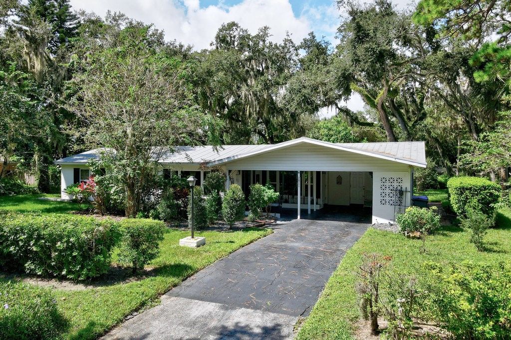 Photo of 2811 10th Avenue, Vero Beach, FL 32960 (MLS # 291397)