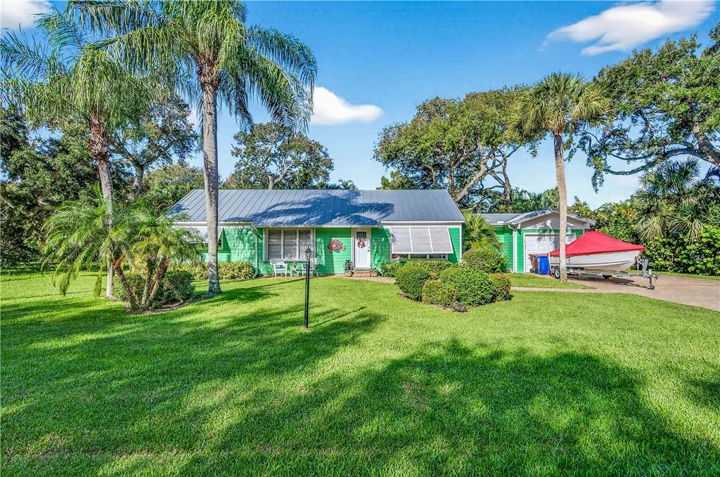 Photo of 9535 Frangipani Drive, Vero Beach, FL 32963 (MLS # 291713)