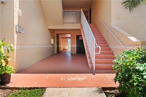 1610 N 42nd Circle 207, Vero Beach, FL 32967