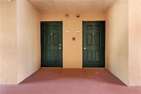 1610 N 42nd Circle 207, Vero Beach, FL 32967