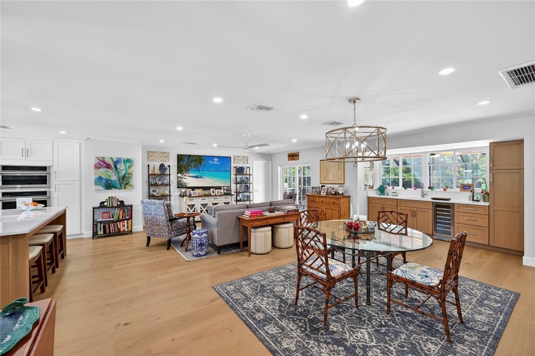 706 Hibiscus Lane