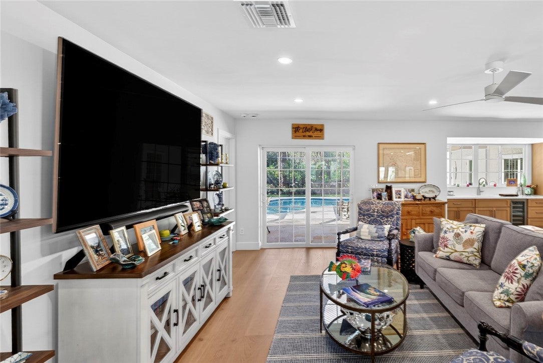 706 Hibiscus Lane