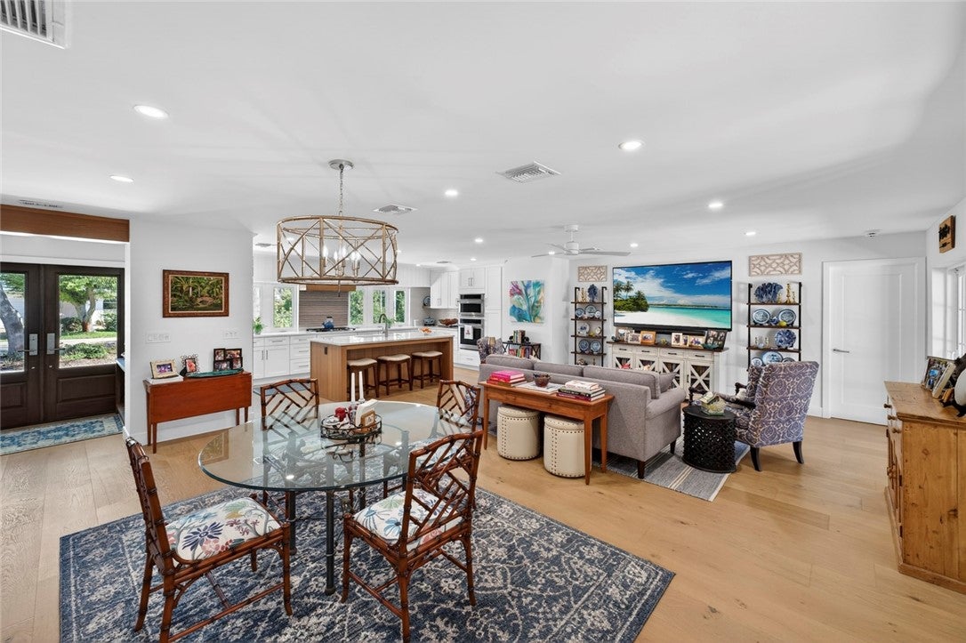 706 Hibiscus Lane