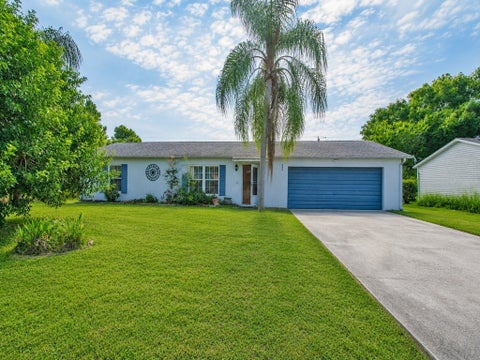 689 Caballero Avenue Se, Palm Bay, FL 32909