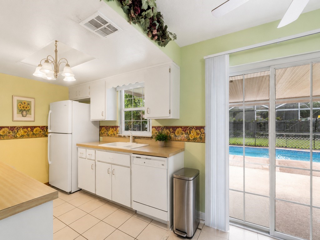 689 Caballero Avenue SE - Photo 4