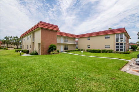 61 Woodland Drive 106, Vero Beach, FL 32962
