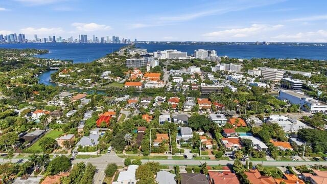 Photo 1 of 20 — 3716 Prairie Avenue, Miami Beach, FL 33140