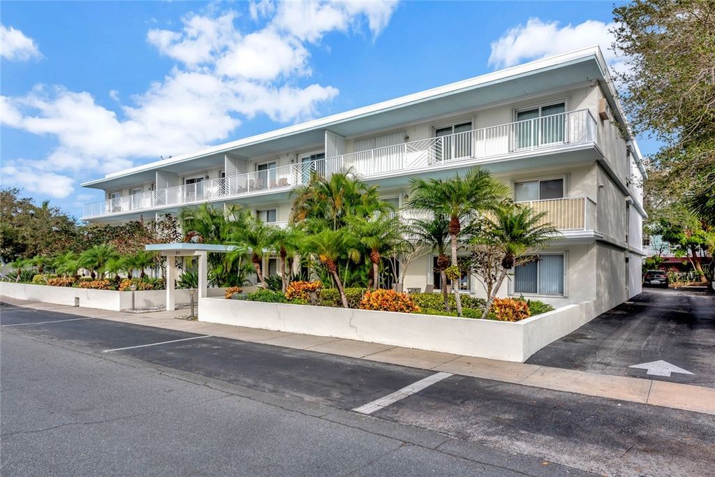 Photo of 855 Dahlia Lane #304, Vero Beach, FL 32963 (MLS # 291402)