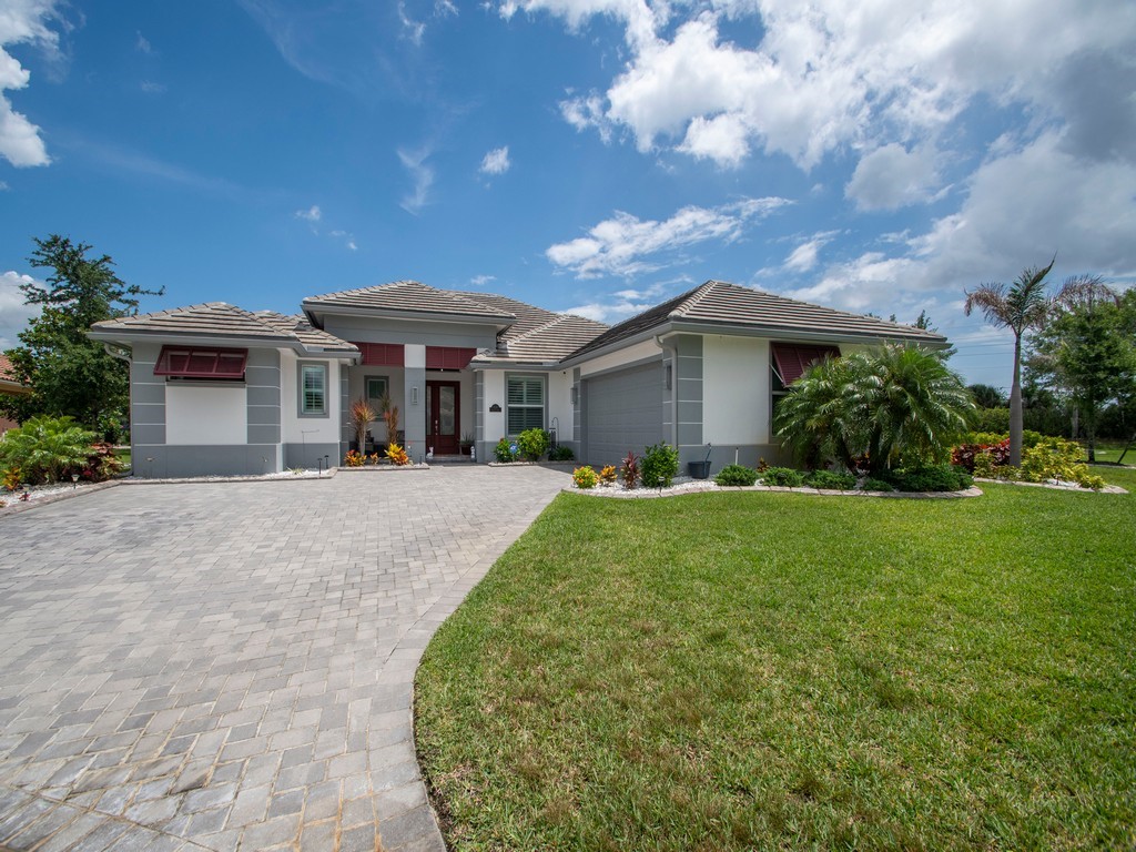 Photo 1 of 32 — 8220 Halbert Lane, Vero Beach, FL 32968