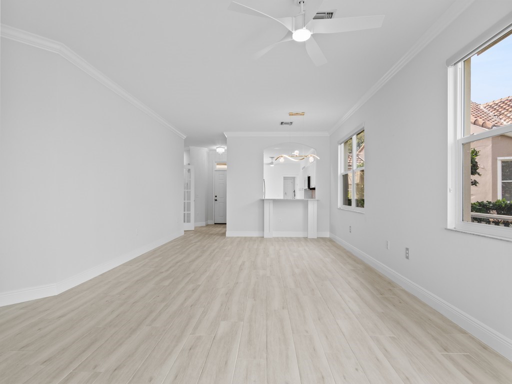 1767 Victoria Circle