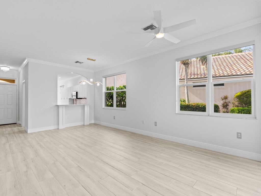 1767 Victoria Circle