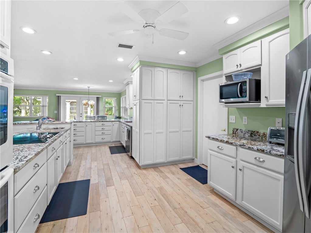 609 Manor Place