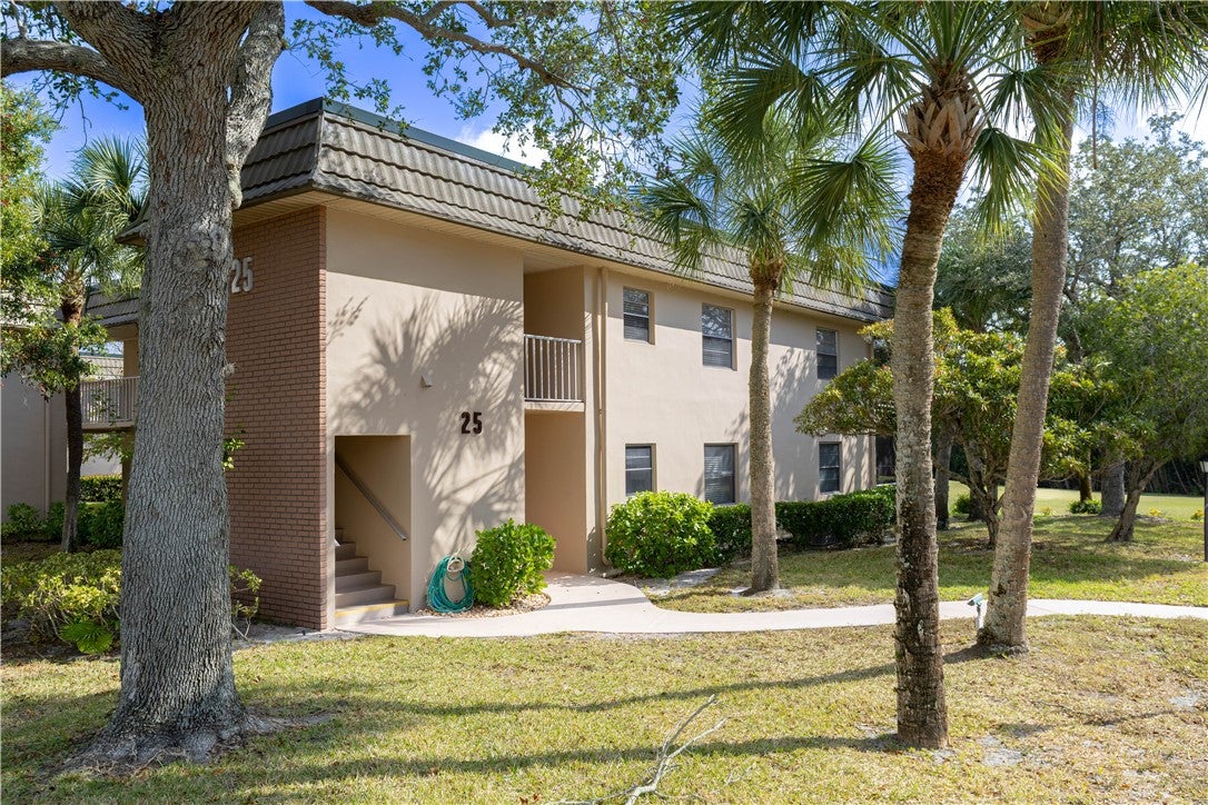 25 Vista Gardens Trail 201, Vero Beach