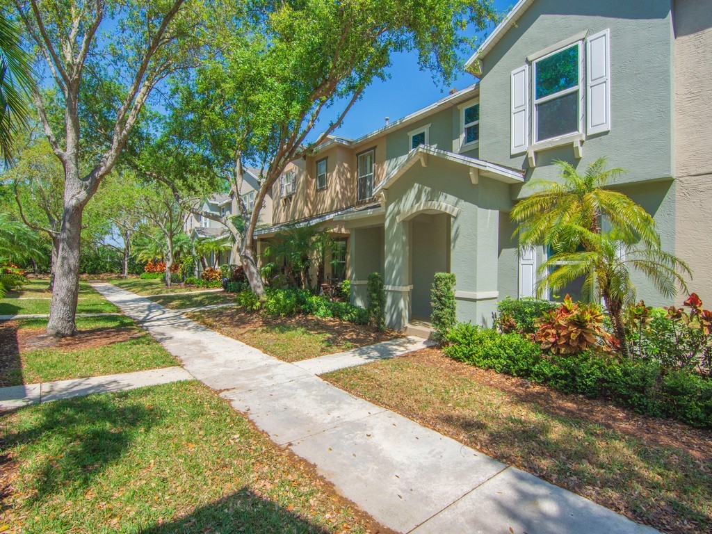 1805 Pointe West Way