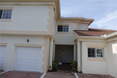 528 7th Square 103, Vero Beach, FL 32962