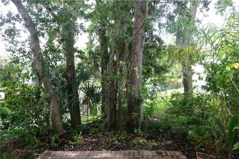 528 7th Square 103, Vero Beach, FL 32962